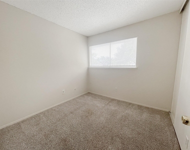 12023 Greenwood Forest Drive - Photo Thumbnail 13