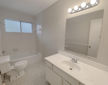 12023 Greenwood Forest Drive - Photo Thumbnail 14