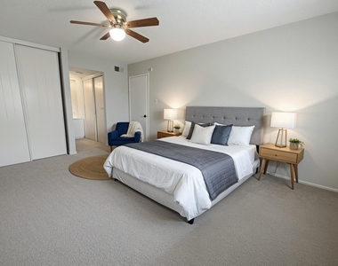 12023 Greenwood Forest Drive - Photo Thumbnail 21