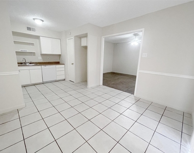 12023 Greenwood Forest Drive - Photo Thumbnail 6
