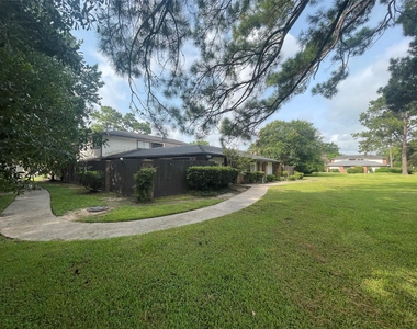 12023 Greenwood Forest Drive - Photo Thumbnail 22