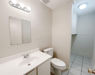 12023 Greenwood Forest Drive - Photo Thumbnail 8