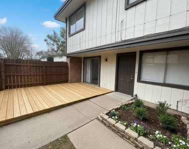 12023 Greenwood Forest Drive - Photo Thumbnail 18