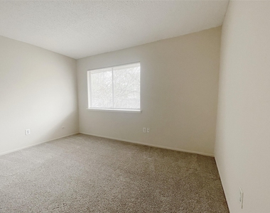 12023 Greenwood Forest Drive - Photo Thumbnail 15