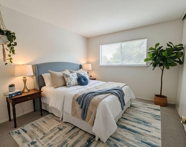 12023 Greenwood Forest Drive - Photo Thumbnail 17