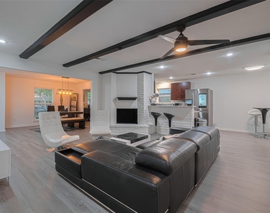 12602 Westleigh Drive - Photo Thumbnail 6