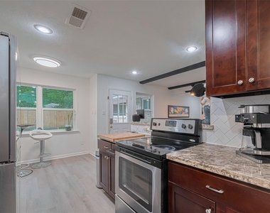 12602 Westleigh Drive - Photo Thumbnail 8