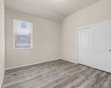 3834 Raintree Village Drive - Photo Thumbnail 16