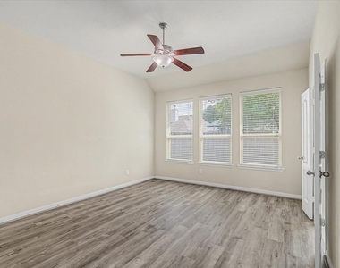 3834 Raintree Village Drive - Photo Thumbnail 14