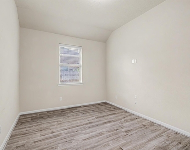 3834 Raintree Village Drive - Photo Thumbnail 22