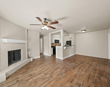 2118 N Austin Avenue - Photo Thumbnail 2