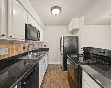 2118 N Austin Avenue - Photo Thumbnail 3