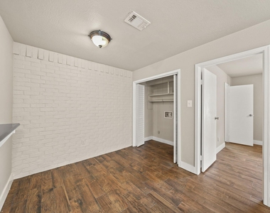 2118 N Austin Avenue - Photo Thumbnail 4
