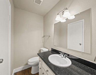 2118 N Austin Avenue - Photo Thumbnail 6