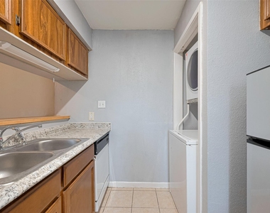 9090 S Braeswood Boulevard - Photo Thumbnail 15