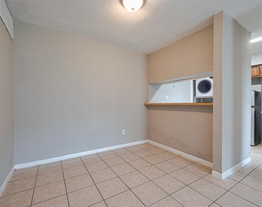 9090 S Braeswood Boulevard - Photo Thumbnail 3