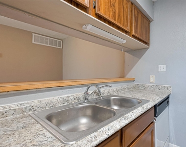 9090 S Braeswood Boulevard - Photo Thumbnail 16