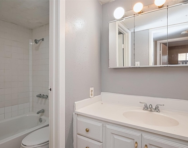 9090 S Braeswood Boulevard - Photo Thumbnail 32