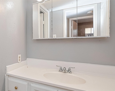 9090 S Braeswood Boulevard - Photo Thumbnail 31