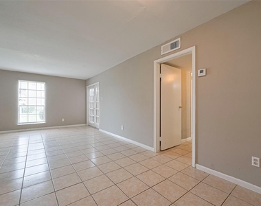 9090 S Braeswood Boulevard - Photo Thumbnail 10