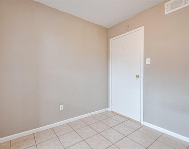 9090 S Braeswood Boulevard - Photo Thumbnail 24