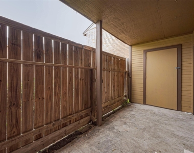 9090 S Braeswood Boulevard - Photo Thumbnail 37