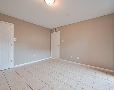9090 S Braeswood Boulevard - Photo Thumbnail 27