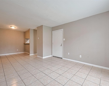 9090 S Braeswood Boulevard - Photo Thumbnail 6