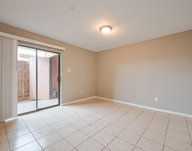 9090 S Braeswood Boulevard - Photo Thumbnail 25