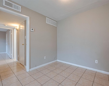 9090 S Braeswood Boulevard - Photo Thumbnail 8