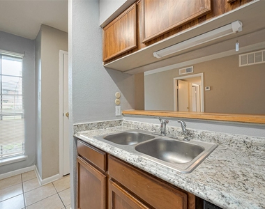 9090 S Braeswood Boulevard - Photo Thumbnail 18