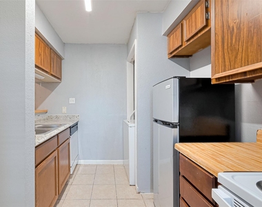 9090 S Braeswood Boulevard - Photo Thumbnail 20
