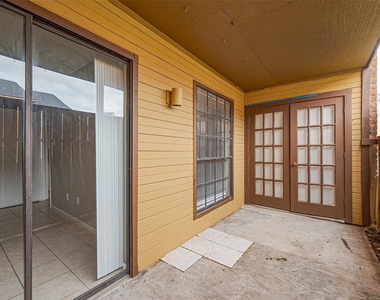 9090 S Braeswood Boulevard - Photo Thumbnail 39