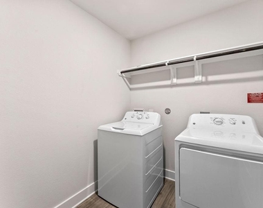9903 Silverling Court - Photo Thumbnail 25