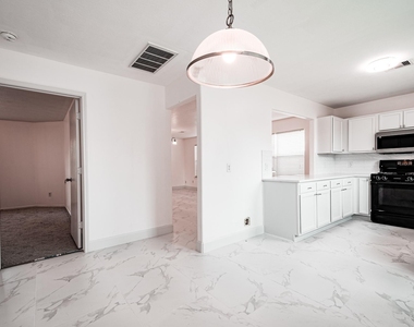 4435 Crossvine Avenue - Photo Thumbnail 6