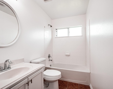 4435 Crossvine Avenue - Photo Thumbnail 15