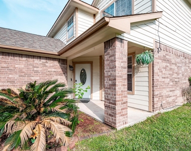 4435 Crossvine Avenue - Photo Thumbnail 1