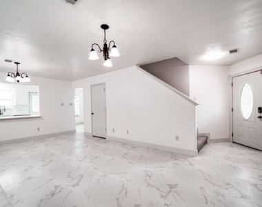 4435 Crossvine Avenue - Photo Thumbnail 3