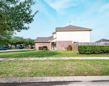 4435 Crossvine Avenue - Photo Thumbnail 21