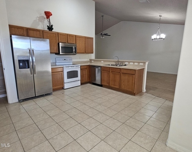 1020 Venetian Drive - Photo Thumbnail 2
