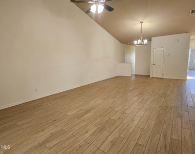 1020 Venetian Drive - Photo Thumbnail 8