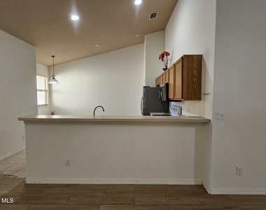 1020 Venetian Drive - Photo Thumbnail 4