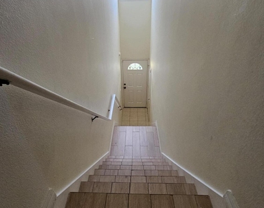 1020 Venetian Drive - Photo Thumbnail 12
