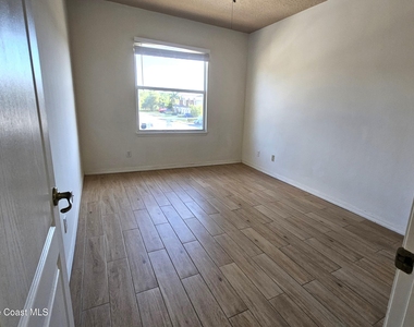 1020 Venetian Drive - Photo Thumbnail 6