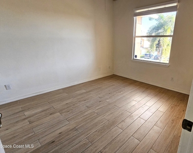1020 Venetian Drive - Photo Thumbnail 5