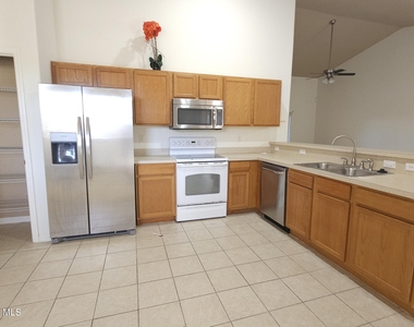 1020 Venetian Drive - Photo Thumbnail 3