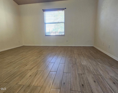 1020 Venetian Drive - Photo Thumbnail 10