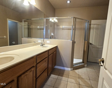 1020 Venetian Drive - Photo Thumbnail 11