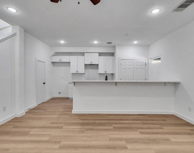 8415 Mahalia Drive - Photo Thumbnail 11