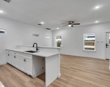 8415 Mahalia Drive - Photo Thumbnail 7
